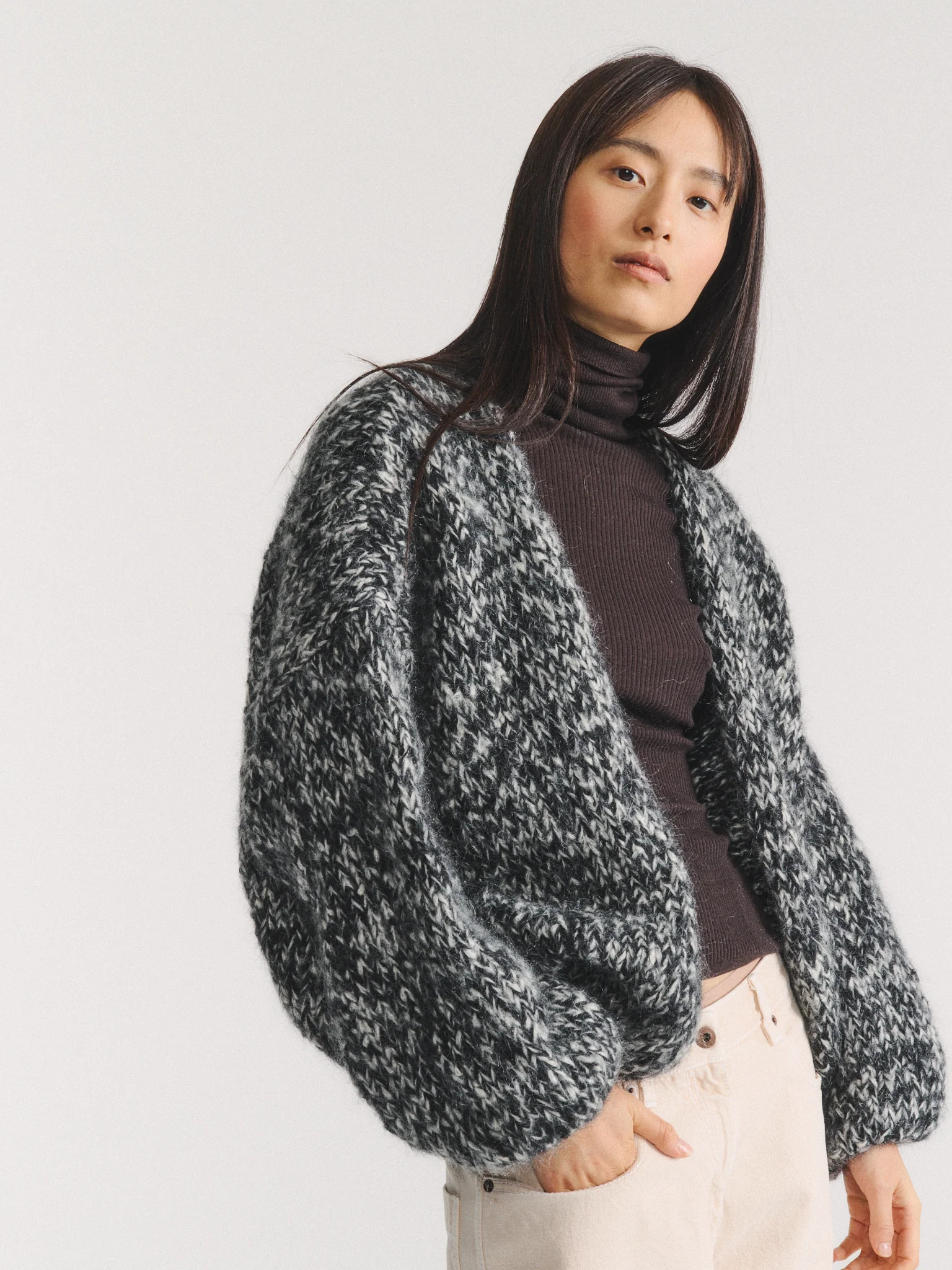 SHORT CARDIGAN - BLACK/PORCELAIN - Image 6